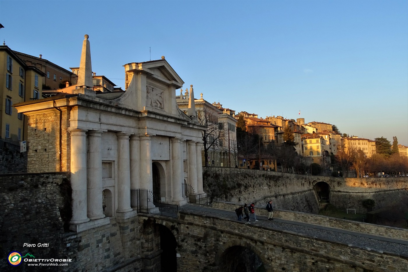 91 Alla porta di San Giacomo.JPG